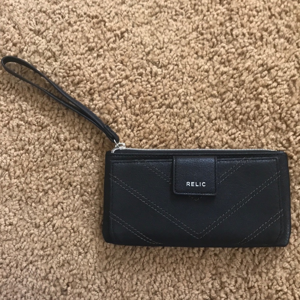 Black wristlet